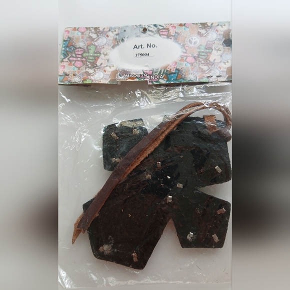 Western-Inspired Ceramic Frame with Saddle Charm Crosses – Fits 4x6 Photo - Picture 7 of 9